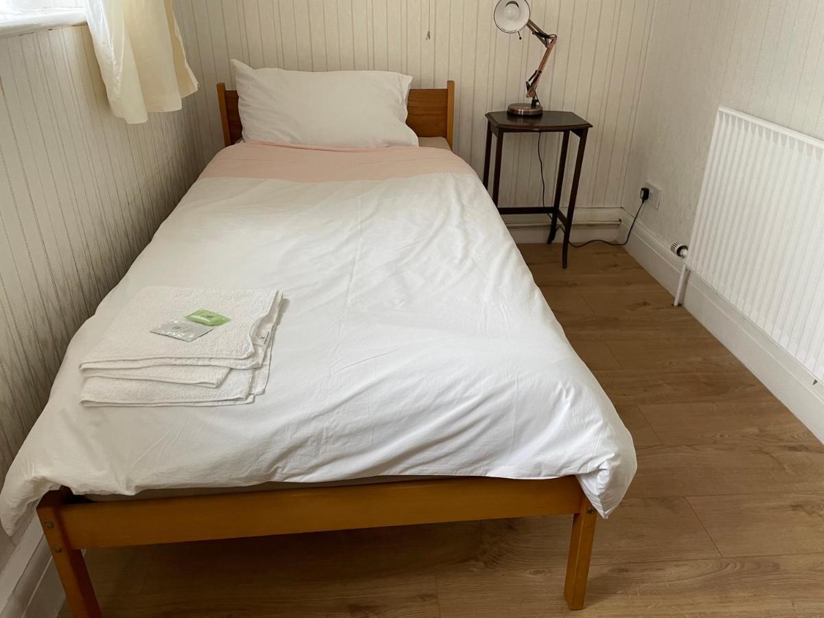 Renovated 4-Bed Home - Sleeps 9 - Parking - Spa Blackpool Exterior foto