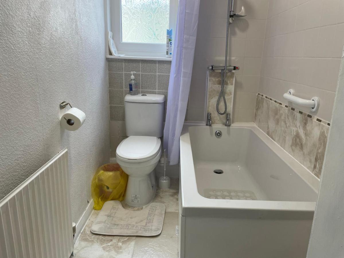 Renovated 4-Bed Home - Sleeps 9 - Parking - Spa Blackpool Exterior foto