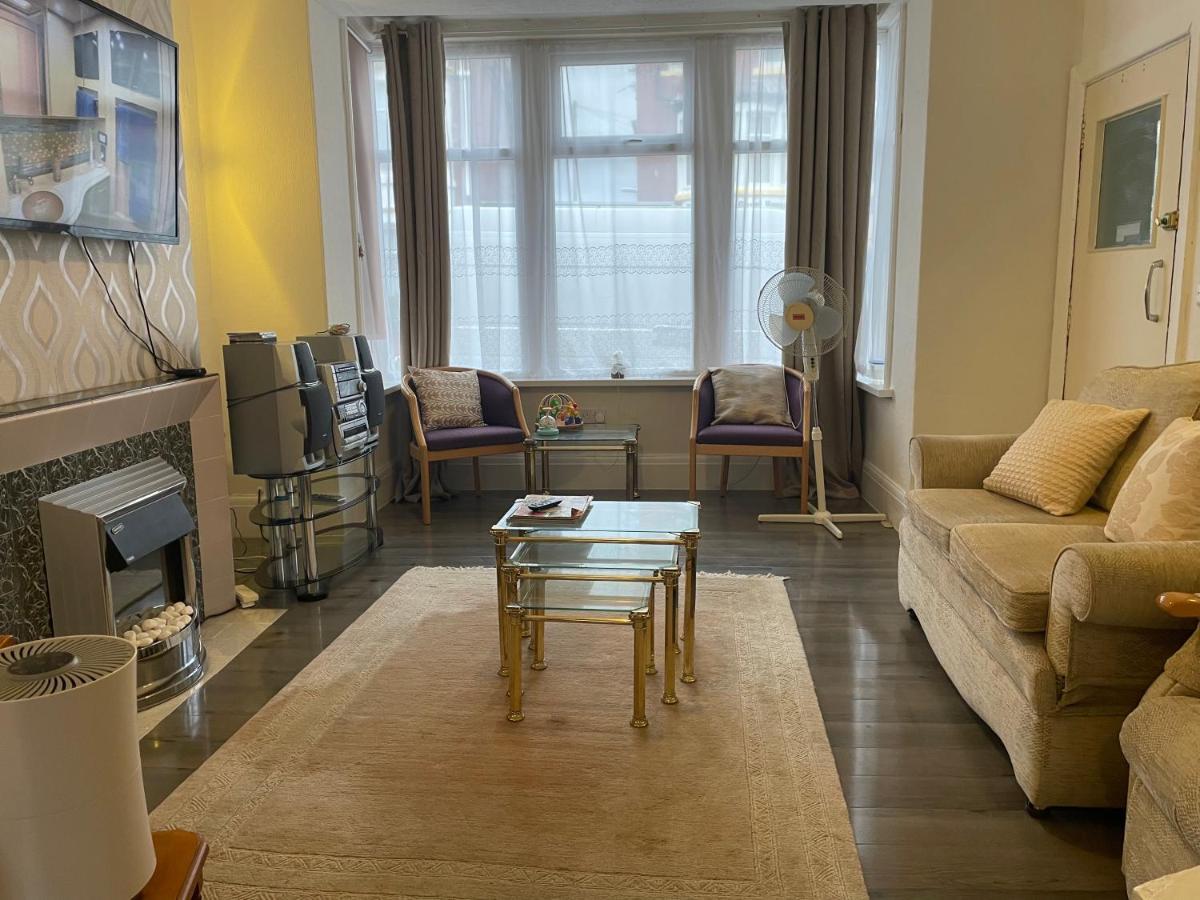 Renovated 4-Bed Home - Sleeps 9 - Parking - Spa Blackpool Exterior foto